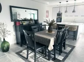 Private House 3 Bed, 3 Bath In Luka Dugi Otok