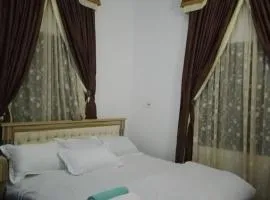 Select Monthly lease,1Rm,!Bed, Furnished Apartment