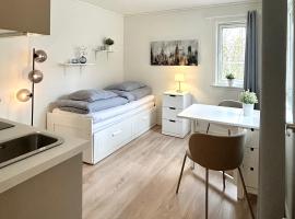 Påskeferie! Fin og nyoppusset studioleilighet for to - gratis parkering og el-lading, hotel em Trondheim