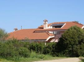 Exclusive Sardinian Villa 300 mt from the beach, Hotel in Àrbatax