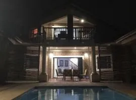 6 Bedroom home with pool and entertainment area