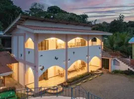 Entire Home Near Beach, Quiet Area, Pool