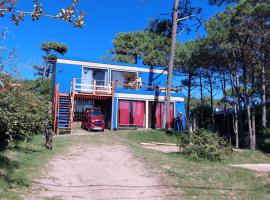Hostel Azul con jacuzzi, hostel in Punta Del Diablo