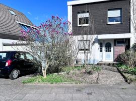 Villa with garden, spa and cleaning service, hotel a Wuppertal