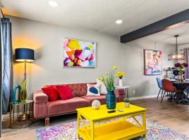 Luxe 2-Bedroom Retreat Workspace Netflix, hotel v destinaci Irving