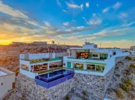 Shangri-LA luxury Mansion, Heated Pool