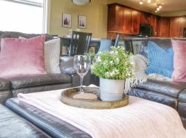 Relaxing Mountain View Condo in Beautiful Radium, condo a Radium Hot Springs