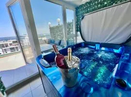SUMMERLAND Sea View Penthouse & Jacuzzi