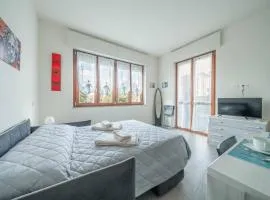 Einstein - Modern Apartment with Balcony