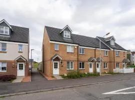 Superb 3 Bed Home Away from Home in Glasgow, just off M8 with free parking