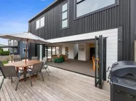 Edinburgh Escape - Waihi Beach Holiday Home