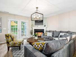 Cozy 2BR Retreat with BBQ, WIFI & Parking, villa in Raleigh