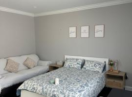 Modern Room with Cozy Vibes, ubytování v soukromí v destinaci Hicksville