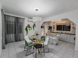 Northern Home-Close to Airport, Walk to Train