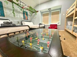 Garland 33 mile to Fifa Stadium Texas-Size Unique Home with Treehouse Suite by Vacation Your Way, hotel in Garland