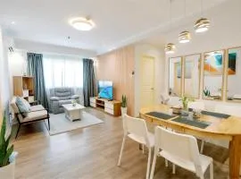 Cozy 2-Bedroom at South of Market SOMA BGC near SM Aura, Market! Market! & Bonifacio High Street