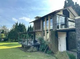 De Villa Istana Bunga Lembang by YourHome