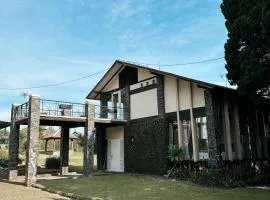 De Villa Istana Bunga Lembang by YourHome