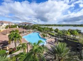 King-size Bed by Convention Center, Universal & Disney