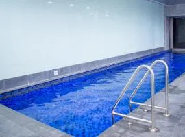 Koala Nest Central Adelaide 1BR Apartment with Pool & Sauna