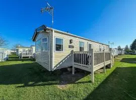 Lovely 8 Berth Caravan At Heacham Beach Park In Norfolk Ref 21029C