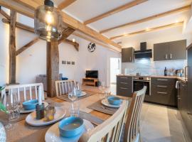 FeWo zum kleinen Vogel, Sauna, Landidylle, hotel v destinaci Apen