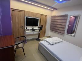 Private, Cozy, CityCentre Studio III, hotel v destinaci Abudža