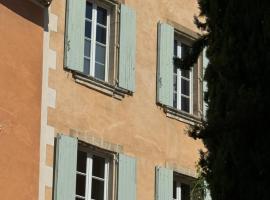 Atlantes de Saint Saturnin, hotel v destinaci Saint-Saturnin-dʼApt