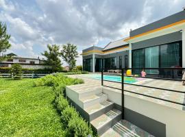 Moon Nine Village Khao Yai, hotel v destinaci Pong Talong