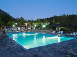 Bungalow - Camping Apollon, hotel with parking in Delphi