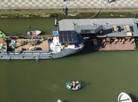 De Coaster & Aquarium Ponton, ubytování na lodi v Rotterdamu