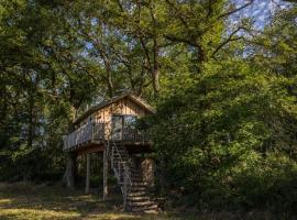 Boomhuis Domaine Bonneblond, Hotel in Saint-Désiré