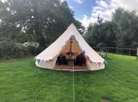 Glamping with Alpacas! - Alton Towers, luxury tent in Denstone