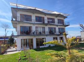 Flyscape, hotel in Bir