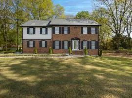 Big Modern Family Home On 1 Acre Land w Firepit & Grill