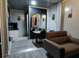 ZR Homestay, hotel v destinaci TanjongMalim