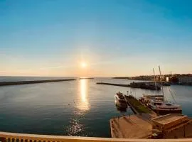 Versace on the floor Water suite