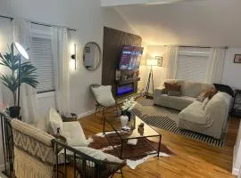 Chic modern bedroom 5 mins from JFK