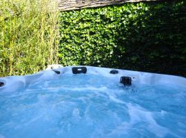 Maison de plein pied au cœur de la nature, hotel in Chaudes-Aigues