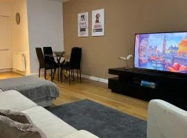 Modern 2-Bedroom Flat Near Wembley - 9 Minutes from Park Royal Station