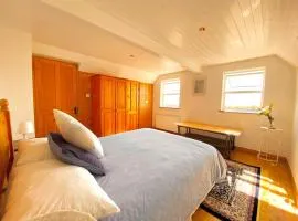 BallyV House: Private Double Room with en-suite bathroom, breakfast, near Cliffs of Moher