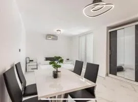 Ivana Black & White Apartments - Marusici