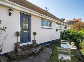 Spacious one bed apartment in a quiet leafy close.