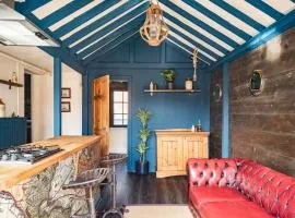 The Thomas Tripp Pub - The Tripp Upstairs - Two Bedroom Apartment in the Heart of Christchurch