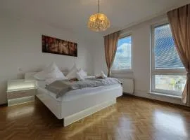 Bliss Place, Komfort Apartment mit 2 Zimmern und Balkon in Toplage