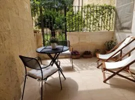 Al centro di Lecce appartamento Le Due Rose-con patio privato