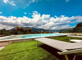 Casa Sole con Piscina Privata fronte Mare, hotel in Alcamo