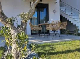 Helios Apartment with Pool Access in Erato Complex Paralia Ofriniou