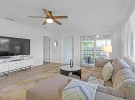 Waterfront 2BR Escape - Pool, Gym & Balcony with Intracoastal Views