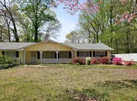 Spacious ranch home near Stone Mountain Park